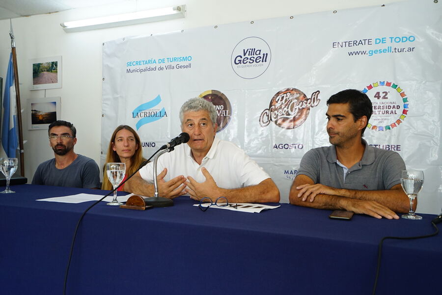 Villa Gesell: Presentan el programa "Quedate Verano"
