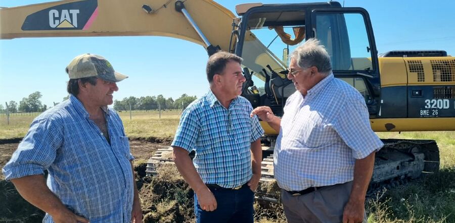 Azul: El intendente Hernán Bertellys recorrió la obra de una empresa que se radicará en el SIPA