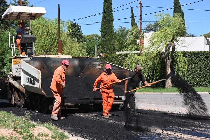 Bahía Blanca: El Municipio continúa con el programa de pavimentación en barrios y macrocentro