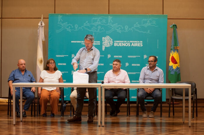 Lincoln: Provincia licitó un colector cloacal para el distrito