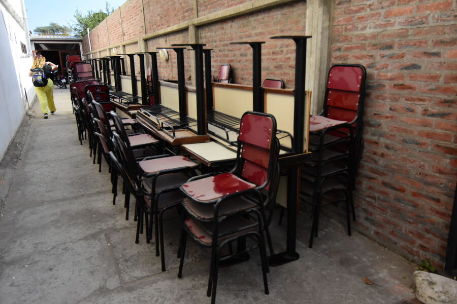 Villa Gesell: Incorporan nuevo mobiliario al anexo del Centro Universitario
