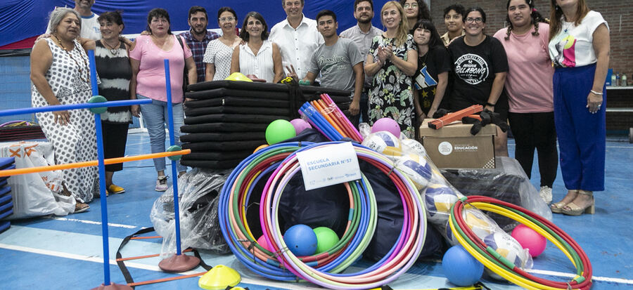 Almirante Brown: El Municipio entregó 178 kits a instituciones deportivas