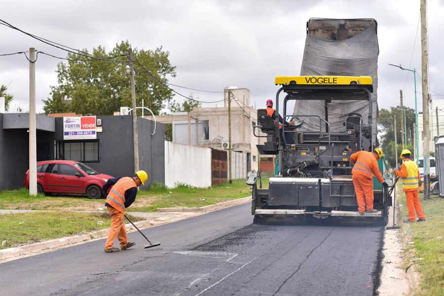 La Plata: La Comuna avanza con la pavimentación en calles del centro de Villa Elvira