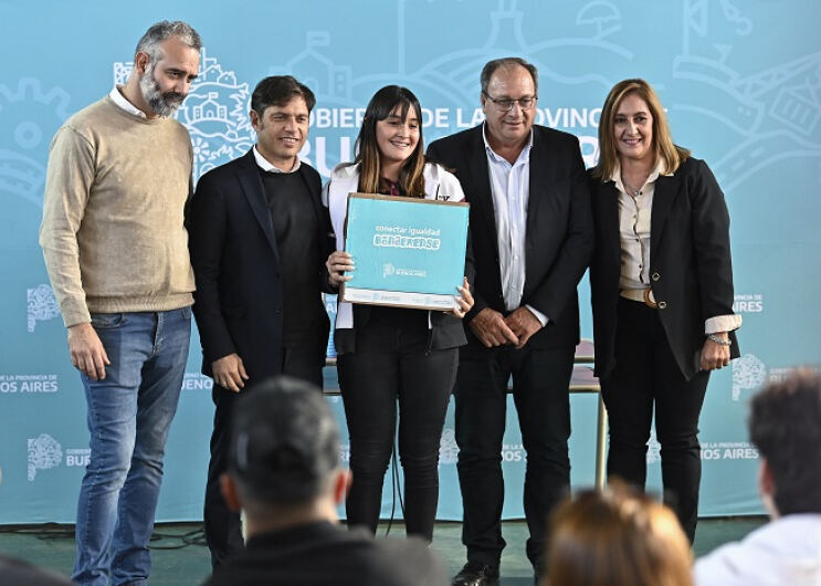 General Alvear: Se entregaron 94 computadoras personales a estudiantes
