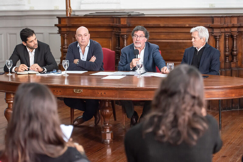 Sileoni anunció una inversión de $3 mil millones en obras de gas para calefaccionar las escuelas