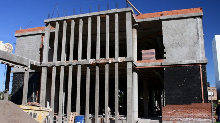 Monte Hermoso: Ejecutan nuevas obras hidráulicas, viales y de arquitectura en la ciudad