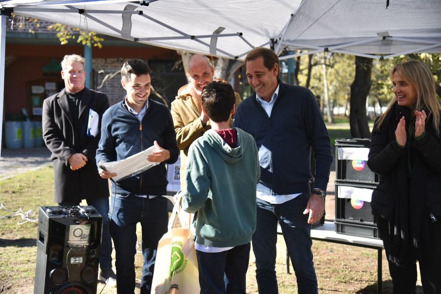 La Plata: Entregaron composteras a escuelas en el Día Mundial del Ambiente