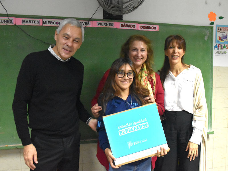Berisso: Completaron la entrega de 851 notebooks a Escuelas Secundarias