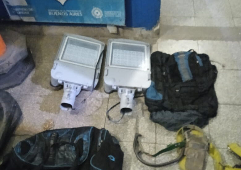 Almirante Brown: Detuvieron a dos personas por el robo de luminarias del alumbrado público en Glew