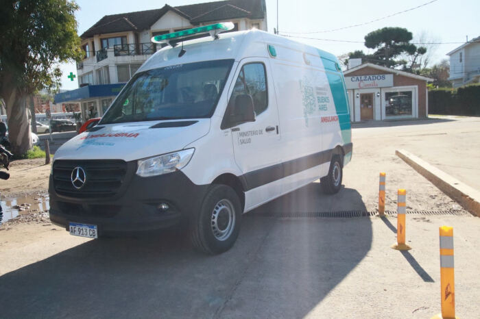 Kreplak entregó ambulancias en Pinamar y Tordillo