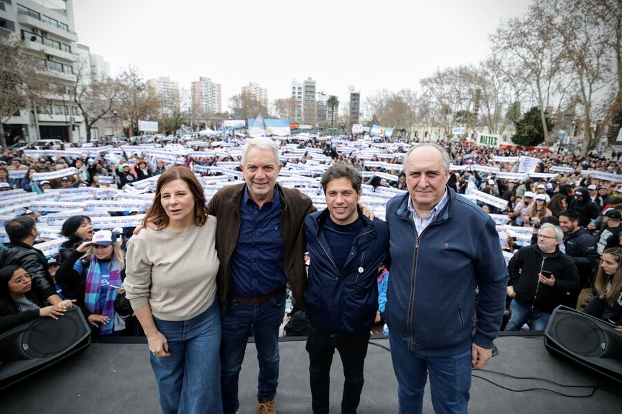 Kicillof: "Vamos a hacer que nuestra capital vuelva a ser un orgullo para todos y todas las bonaerenses"
