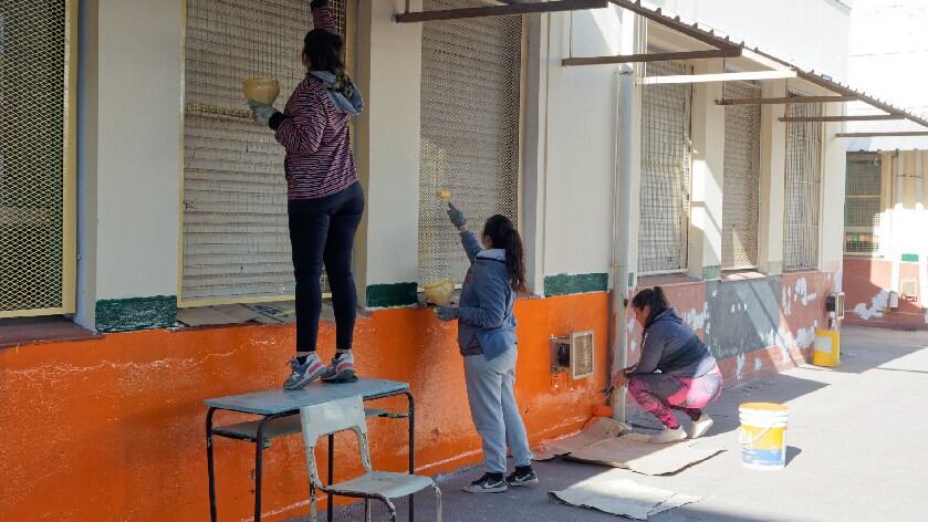 Berazategui: Se llevaron adelante trabajos de pintura en la Escuela Primaria N°9