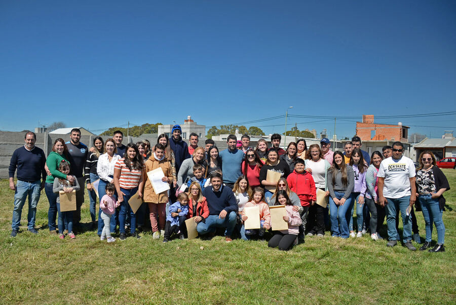 Olavarría: En lo que va del año se entregaron más de un centenar de lotes a familias de la ciudad