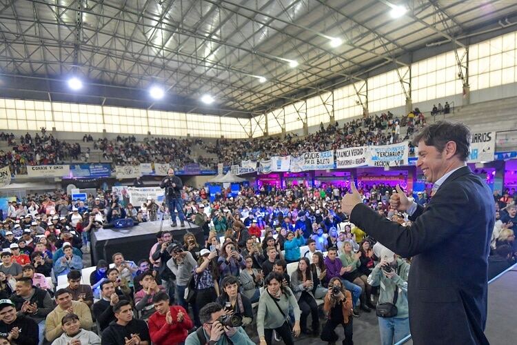 Kicillof anunció la implementación del Boleto Estudiantil para el nivel terciario