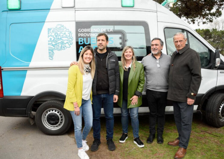 La Costa: La Provincia entregó una nueva ambulancia de alta complejidad