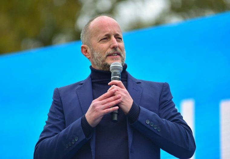 Renunció Martín Insaurralde como Jefe de Gabinete bonaerense, tras el escándalo por sus lujosas vacaciones