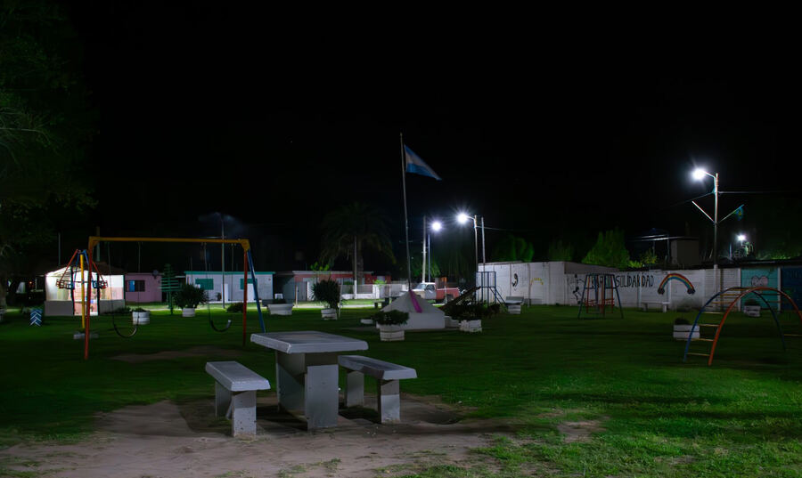 La Flores: Avanzan los trabajos de iluminación en el Barrio Solidaridad