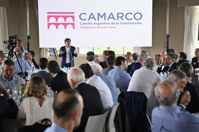Kicillof: "Pensar en detener las obras implicaría un impacto muy fuerte en un sector generador de empleo genuino"