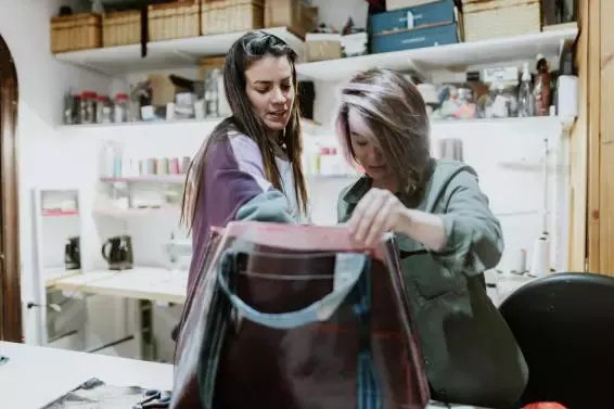 Mar del Plata: Avanza la confección de las primeras unidades del proyecto Super Bolsa Verde