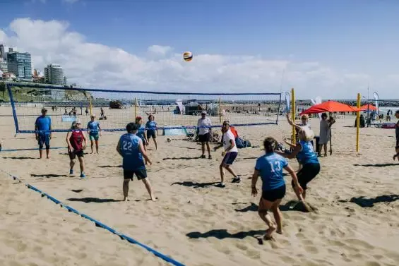 Mar del Plata: Comienza el beach voley en la Playa Deportiva del EMDER