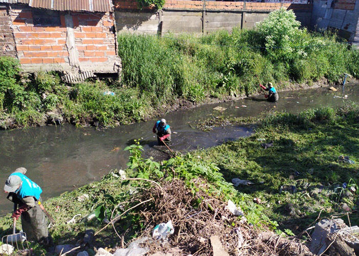 Quilmes: Desarrollan operativos de limpieza de arroyos