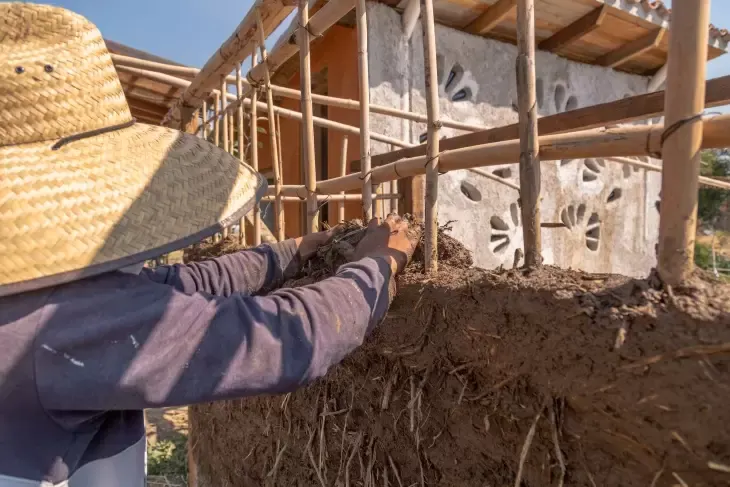 La Plata: El Parque Ecológico Municipal es sede de un taller de bioconstrucción