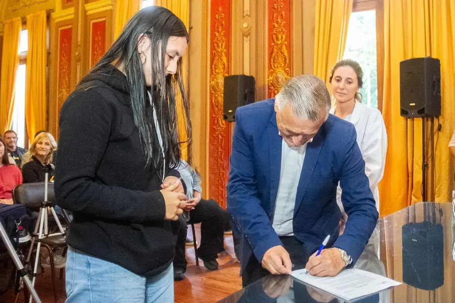 Las Flores: Ponen en marcha el programa de becas para estudiantes de Medicina