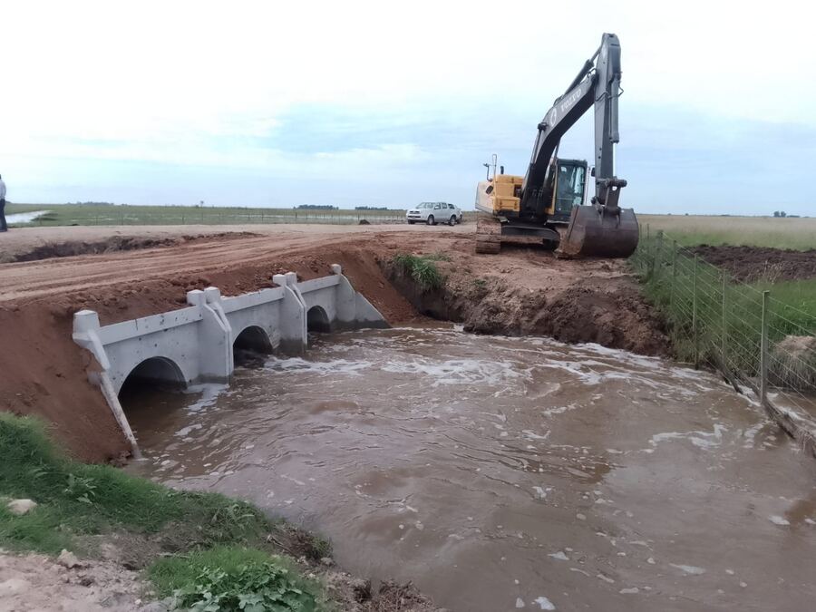 Ayacucho: Instalaron un nuevo puente premoldedo en el paraje Pozo del Fuego