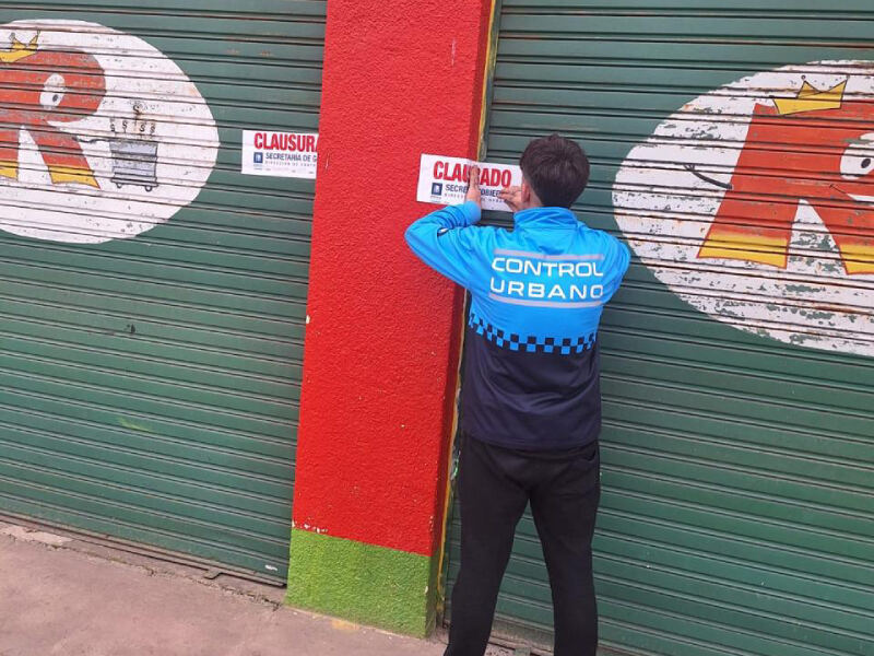 Berisso: Clausuraron un supermercado por comercializar mercadería vencida