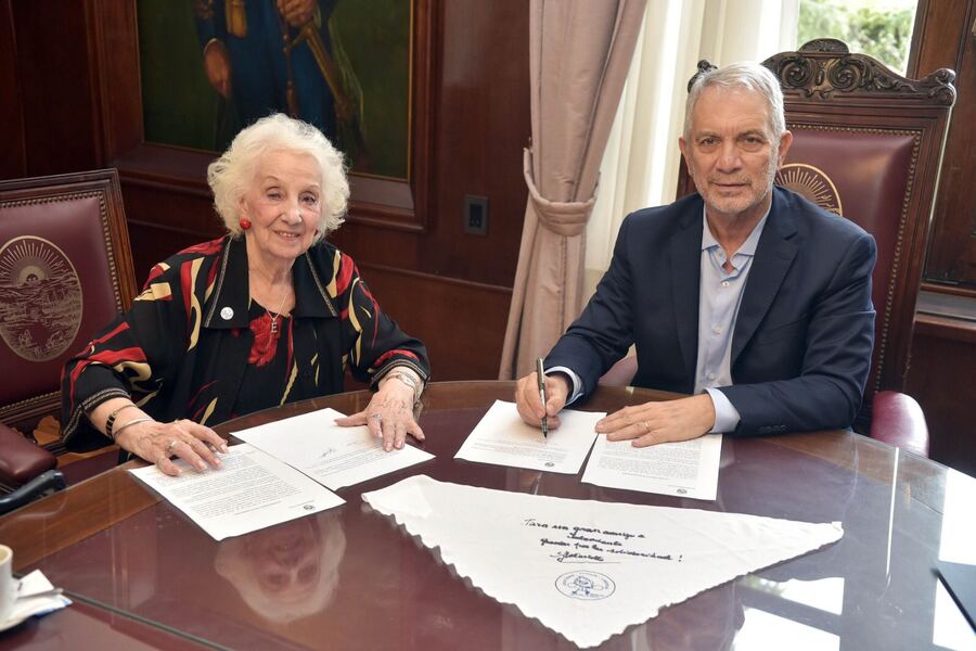 La Plata: Alak y Estela de Carlotto firmaron un acuerdo para promover acciones por la memoria, verdad y justicia