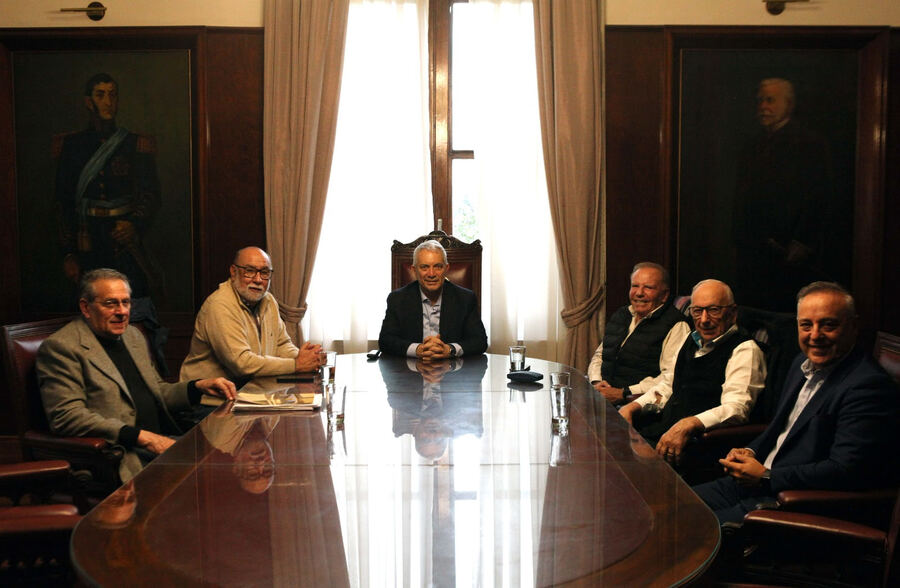 La Plata: Alak, el Consejo Consultivo y la CGT regional se reunieron para delinear medidas vinculadas al empleo