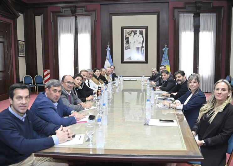 Provincia Leasing: Firmaron convenios para financiar la compra de bienes de capital en 10 municipios
