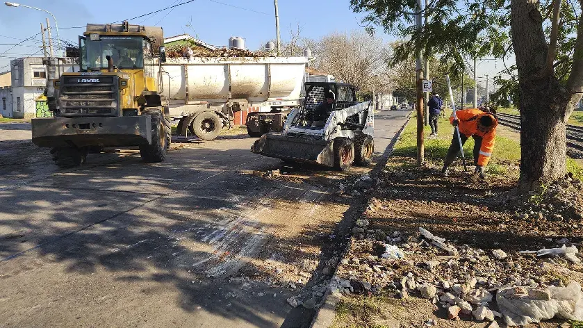 Berazategui: La Comuna realizó una jornada de limpieza integral en un sector del casco urbano