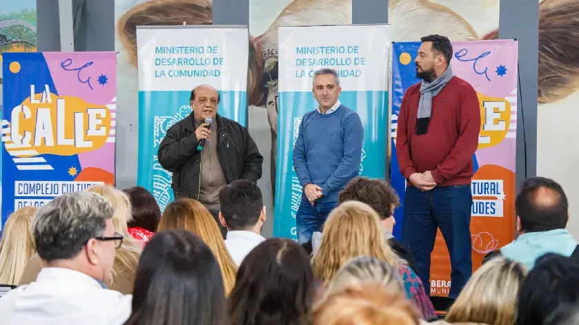 Berazategui: Entregaron nuevo equipamiento a escuelas de la ciudad
