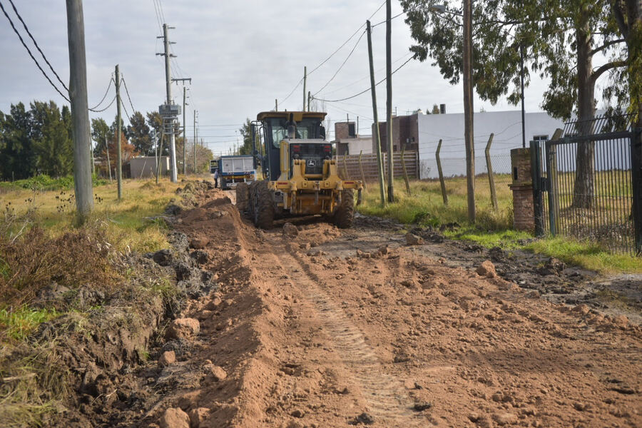 La Plata: Llevan adelante tareas para mejorar la circulación y el escurrimiento de agua en Villa Castells