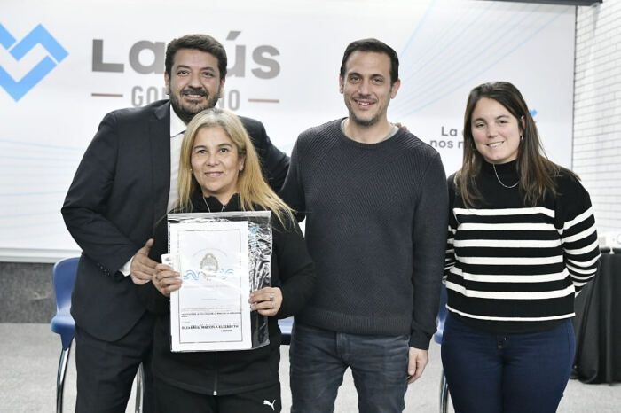 Lanús: La Provincia entregó 105 escrituras sociales en el distrito