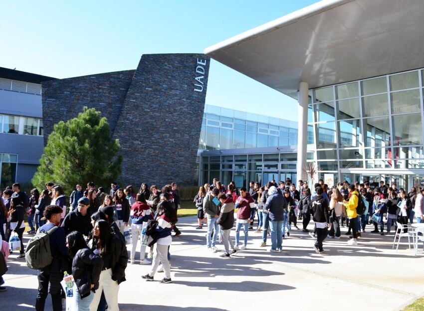 Madariaga: Otorgarán becas para estudiar en la Universidad UADE