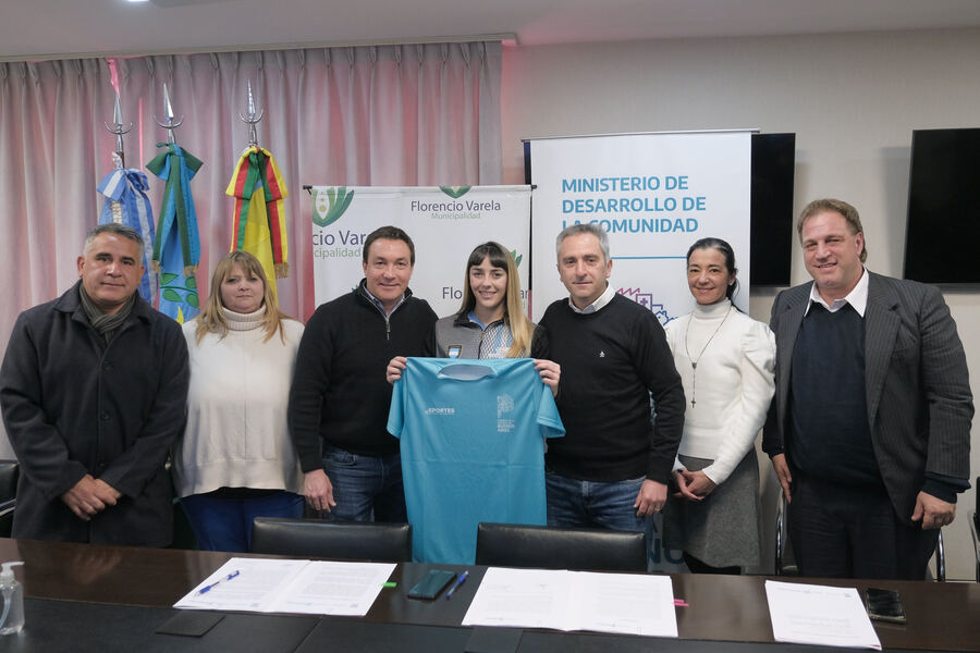 Florencio Varela: Larroque y Watson firmaron convenios para el desarrollo de la niñez, adolescencia y el deporte