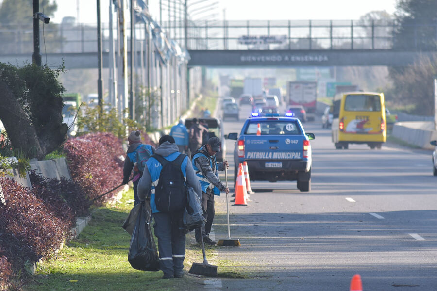 La Plata: Realizaron un operativo de puesta en valor de la rotonda de ingreso a la ciudad