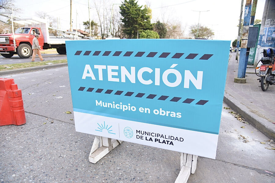 La Plata: La Comuna continúa con el plan de bacheo en la ciudad
