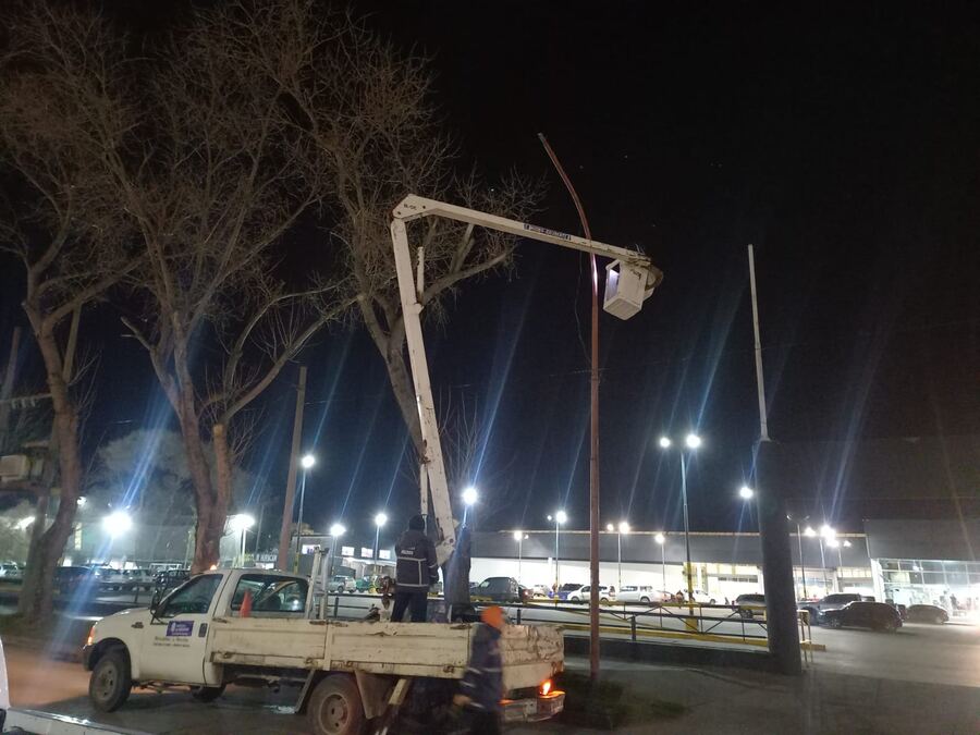 Necochea: El Municipio avanza con el recambio de luminarias en distintos puntos de la ciudad