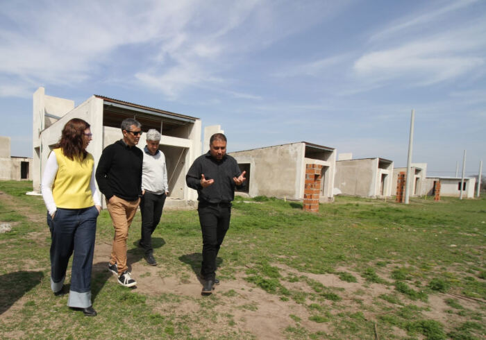 Colón: Batakis recorrió la obra de 66 viviendas