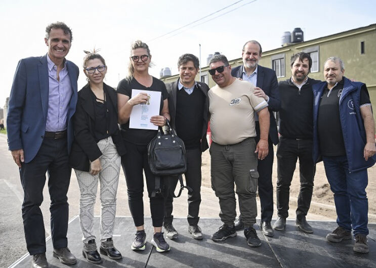 Bahía Blanca: Kicillof entregó viviendas y recorrió obras del plan hídrico