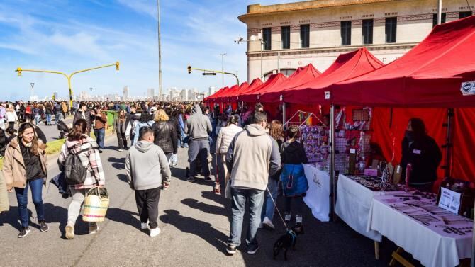 Mar del Plata: Más de 120 emprendedores locales y 25 foodtrucks estuvieron presentes en el Enduro del Invierno