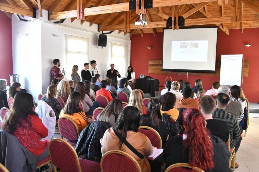 Monte Hermoso: Artesanos, emprendedores y prestadores de servicios participaron del un taller sobre herramientas digitales