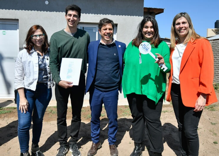 Pellegrini: Kicillof entregó nuevas viviendas en el barrio Quinta 80
