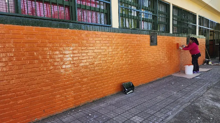 Berazategui: Se llevaron adelante trabajos de pintura en la Escuela Primaria Nº 15 de Hudson