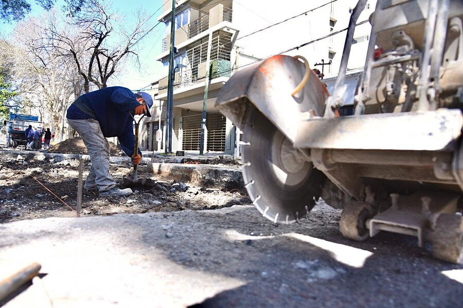 La Plata: Ejecutan obras viales en más de 50 cuadras y una decena de barrios