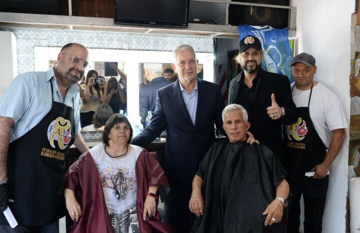 La Plata: Inauguran en la ciudad la primera barbería social del país