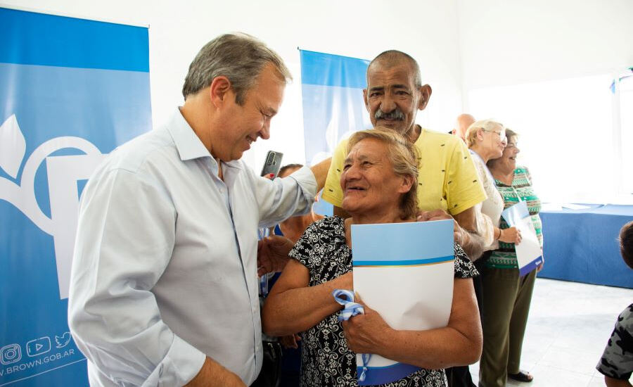 Almirante Brown: Se realizó una nueva entrega de viviendas a adultos mayores en Glew